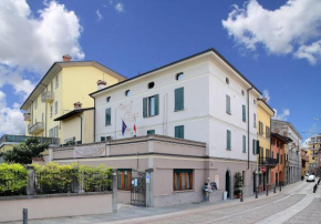 Гостиница Hotel La Fenice  Кьяри